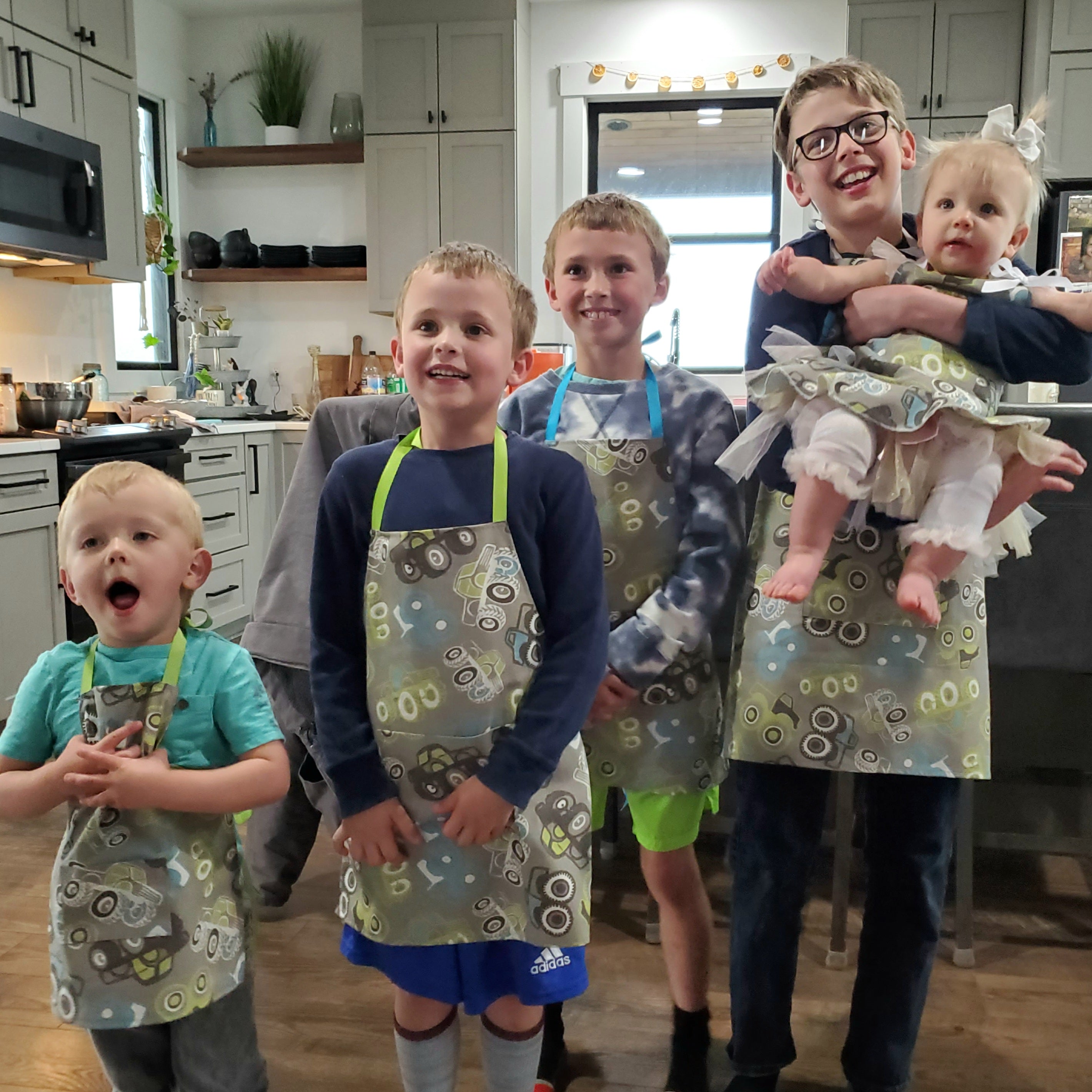 Sewing Pattern, Kids Apron - digital download